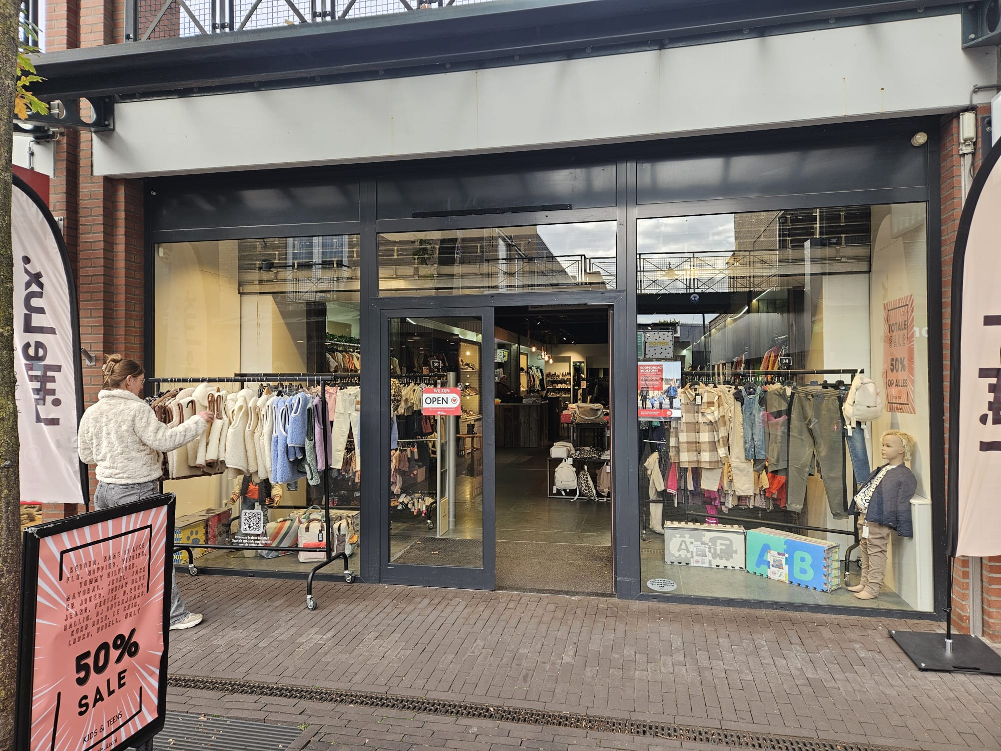 Little Lux Company Pop-up Store